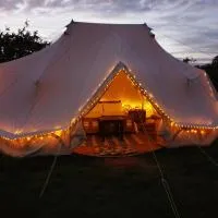 Xl Bell Tent - Sleeps 6 - Log Burner - Parking, hotell sihtkohas Liverton