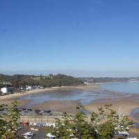 Beach house with sea views over Saundersfoot Bay