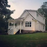 Primrose Cottage - Private Lake, Hot Tub, ATV Trails, hotel u gradu 'Mena'