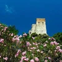 Castello Malicas โรงแรมในกัลเตลลิ