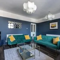 Boutique family apartment in celebrity village., hotel in Barnt Green