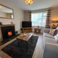 Two bedroom house with enclosed gardens and 2 car drive、Caeʼr-geiliogにあるAnglesey Airport - VLYの周辺ホテル