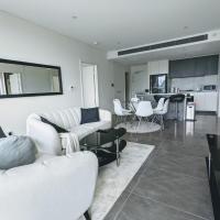Luxury 3-bed 2-bath, balcony, with pool included, NO PARTIES!