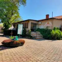 Golden Days Lodge, отель в Ливингстоне