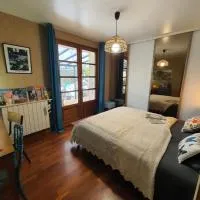Chambre d'hôtes L'Oustal, Terrasse privée & petit-déjeuner, Sidobre, hotel v destinaci Lacrouzette