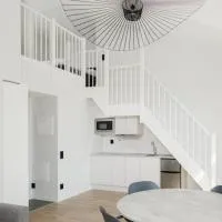 All in one Loft with Balcony and Free parking, hotel v destinaci Lidingö