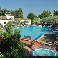 Villa Farmhouse with swimming pool in Chianti、Grassinaのホテル