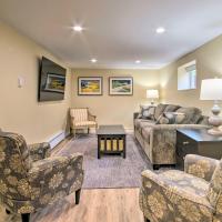 Cozy North Bend Getaway in Walkable Location!, hotel a prop de Aeroport municipal de North Bend - OTH, a North Bend