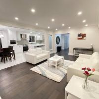 3-Bedroom Modern Luxury Apartment in the heart of city, hotel in Scarborough, Toronto