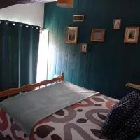 Maison atypique et charmante, hotel a Pleugueneuc