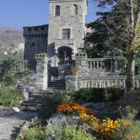 Romantic Italian Castle at the foot of the Alps, hotel Settimo Vittonéban