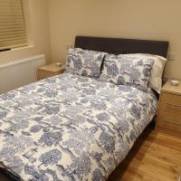 London Luxury 1 bed flat 4 mins to Ilford Stn - kitchen, garden, parking, WiFi