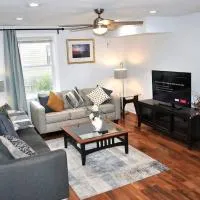 Stylish 4-Bedroom Full House. Plenty of Parking!, hotel sa Catonsville
