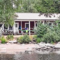 Amazing home in Hultsfred with 4 Bedrooms, hotell i Hultsfred