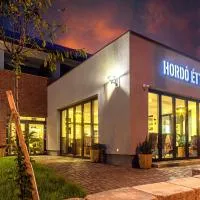 Park Boutique Hotel Bük - Bükfürdő، فندق في بوك
