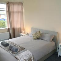 Beach escape 4 bedroom house, Sleeps 11, 2 free parking, garden, WIFI, Smart TV, newly decorated