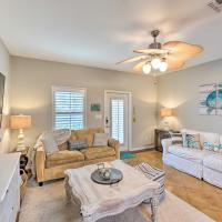 Sunny Townhome with Pool Access about 1 Mi to Beach, hotel v destinaci Padre Island