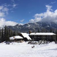 The Griz Inn by Park Vacation Management, hotel in Fernie