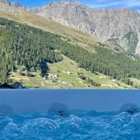 Hotel San Carlo, tra Bormio e Livigno, hotelli kohteessa Valdidentro