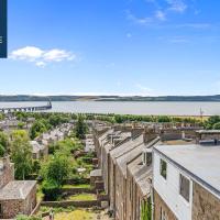 THE DUPLEX, 5 Bed Rooms, Amazing Views, Fully Equipped, Free Parking, WiFi, FAVOURITE for Groups & Businesses, Long Stays Welcome, Food, Bars, Shops, Library, River Views, 24hr Bakery by Sunrise Short Lets, hotel cerca de Aeropuerto de Dundee - DND, Dundee