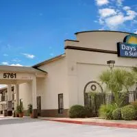 오펄루서스에 위치한 호텔 Days Inn & Suites by Wyndham Opelousas