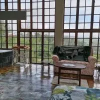 Windygates Estate Rustic Window Cottage, hotel em Thornhill