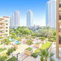 bnbmehomes - 2 BR Stunning Lake Views in Al Turia - 205, hotel u četvrti 'The Greens' u Dubaiju