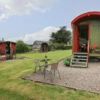 Sweet Briar Shepherds Hut, Hotel in Brecon