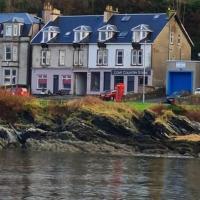 Superb Loch Side Apartment with Sea & Sunset Views