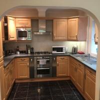 Lovely 2 bedroom 2 baths flat with free parking