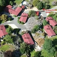 The Rocks Chalets, hotel in Takaka