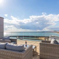 Unique Sea View Penthouse with Hot Tub, hotel di Marina, Brighton & Hove