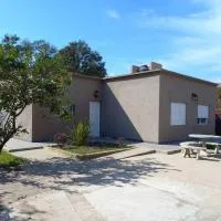 Casa con parque, parrilla y garage para vehículo., hotel a Estación Ramallo
