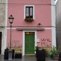 Tavenna Stone 'Casa Rosa'- Sea and Mountain View Tranquil Molise,Tavenna的飯店