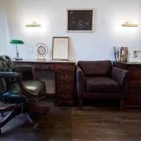 Luxury designer period apartment in Old Town by the presidential palace: Vinohrady şehrinde bir otel