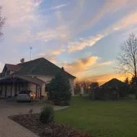 Apartmánové ubytovanie POD DUBOM, Hotel in Poľný Kesov
