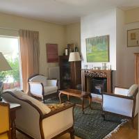 Traditional And Spacious Apartment In Neo Psychiko, hotel in: Neo Psychiko, Athene