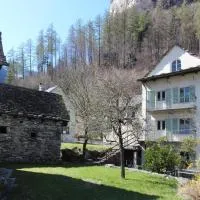 Camera in Casa Eva, hotel em Brione