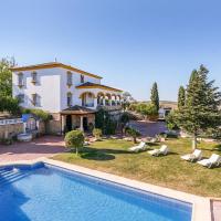 Amazing home in Aguilar de la Frontera with WiFi, 5 Bedrooms and Outdoor swimming pool, hotel en Aguilar