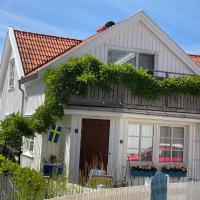 Bekvämt boende mitt i gamla genuina Skärhamn, hotell i Skärhamn