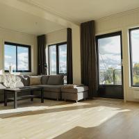 Two bedroom apartment, top floor, stunning views
