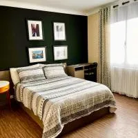 Private Rooms & Bath, hotel din Tonneins