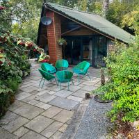 The Shed . A cosy, peaceful, 96% recycled, chalet.