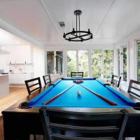 Bright Modern 4 Bedroom Home w/ Elite Pool Table!