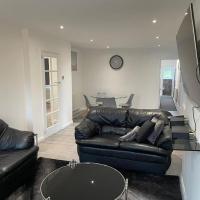 Lovely 3 bedroom flat in North London, hotel in Highgate, London