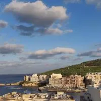 Minute walk to the sea, hotell i Żebbuġ