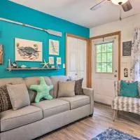 Darling Cottage ~ 1 Mi to Lake Erie Beach!, hotel a North East
