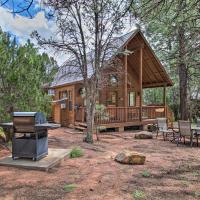 Southwestern Heber Cabin with Deck and Hot Tub!