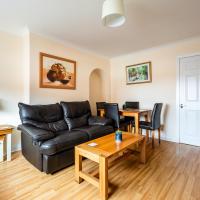 3 bed house in Larkhall with private driveway, hotel in Larkhall