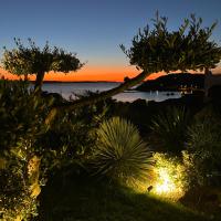 LA MADDALENA Lux House - Sea & Sunset view, hotel in La Maddalena